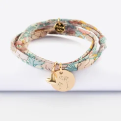 Outlet HappyBulle Bracelet 3 tours Liberty personnalisé médaille gravée plaqué or 15 mm et breloque petit coeur bombé 7 mm - x Atelier Wagram Plaqué or 18k