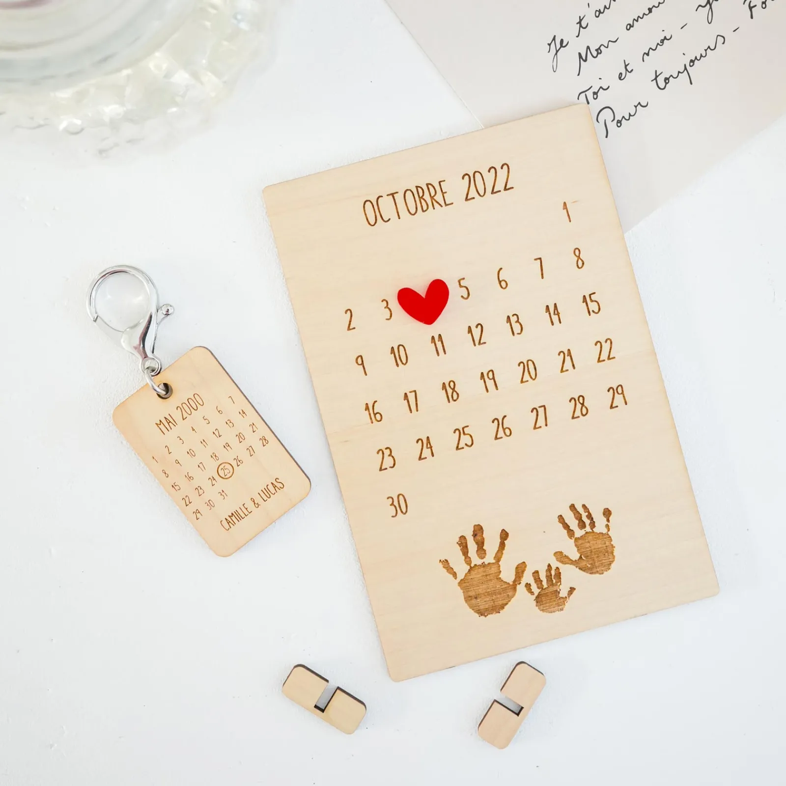 HappyBulle Cadre calendrier personnalisé bois gravé 15x10 cm avec support