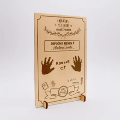 Sale HappyBulle Cadre diplôme maîtresse personnalisé bois gravé 15x10 cm avec support - édition spéciale "Meilleure maîtresse" Femme