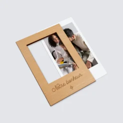HappyBulle Cadre polaroïd personnalisé gravé bois aimanté petit format 68x97 mm