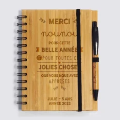 Discount HappyBulle Carnet bambou personnalisé 14,5x18 cm et stylo gravé - Merci Maîtresse