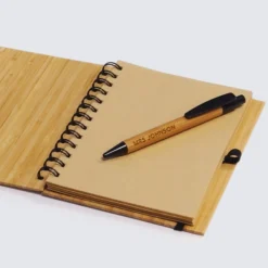 Best HappyBulle Carnet bambou personnalisé 14,5x18 cm et stylo gravé
