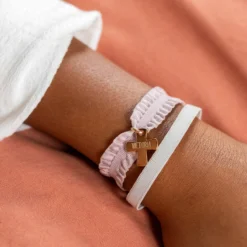 Discount HappyBulle Coffret de bracelets enfant personnalisés cordons élastiques interchangeables médaille gravée plaqué or croix 15x13 mm Plaqué or 18k