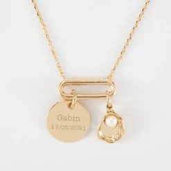 Sale HappyBulle Collier chaîne ovale ouvert personnalisé médaille gravée plaqué or 15 mm et breloque coquillage perle blanche