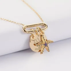 HappyBulle Collier chaîne ovale ouvert personnalisé médaille gravée plaqué or 15 mm et breloque(s) summer - à composer Plaqué or 18k
