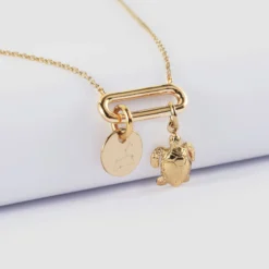 New HappyBulle Collier chaîne ovale ouvert personnalisé médaille gravée plaqué or 10 mm et breloque(s) summer - à composer Plaqué or 18k