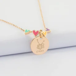 HappyBulle Collier enfant cœur email multicolore personnalisé médaille gravée plaqué or 15 mm Plaqué or 18k