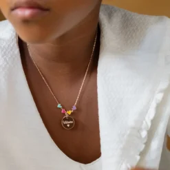 HappyBulle Collier enfant cœur email multicolore personnalisé médaille gravée plaqué or 15 mm Plaqué or 18k