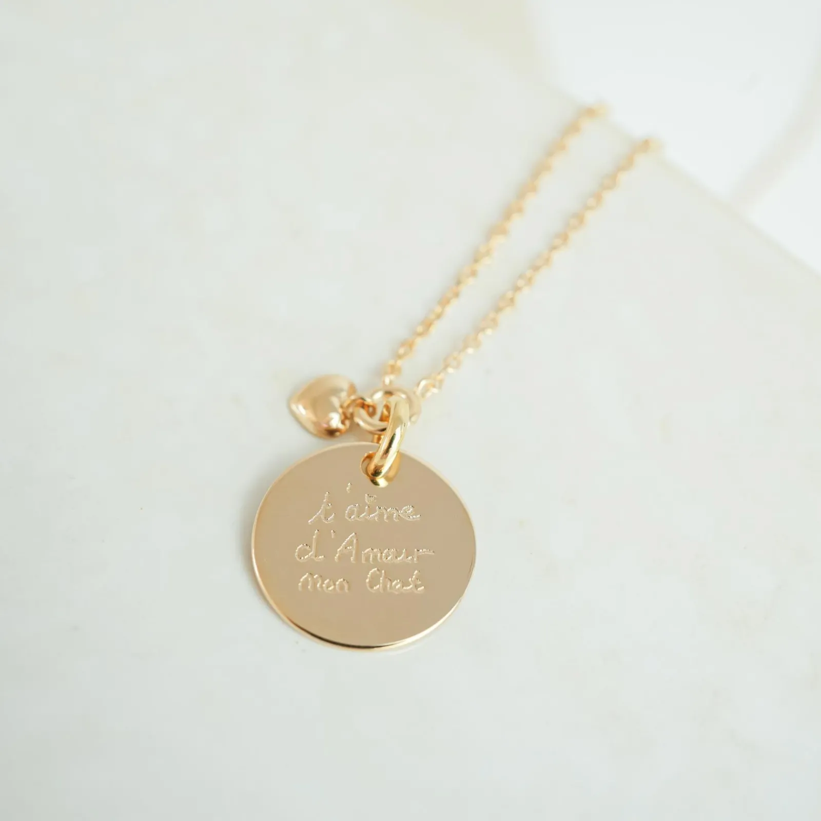 Outlet HappyBulle Collier mini coeur bombé personnalisé médaille gravée plaqué or 15 mm Plaqué or 18k