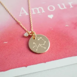 Sale HappyBulle Collier mini coeur scintillant personnalisé médaille gravée plaqué or 15 mm Plaqué or 18k