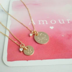 Sale HappyBulle Collier mini coeur scintillant personnalisé médaille gravée plaqué or 15 mm Plaqué or 18k