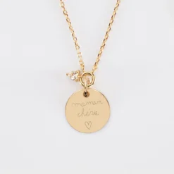 Sale HappyBulle Collier mini coeur scintillant personnalisé médaille gravée plaqué or 15 mm Plaqué or 18k
