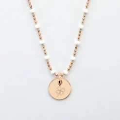 HappyBulle Collier perles colorées personnalisé médaille gravée plaqué or 10 mm