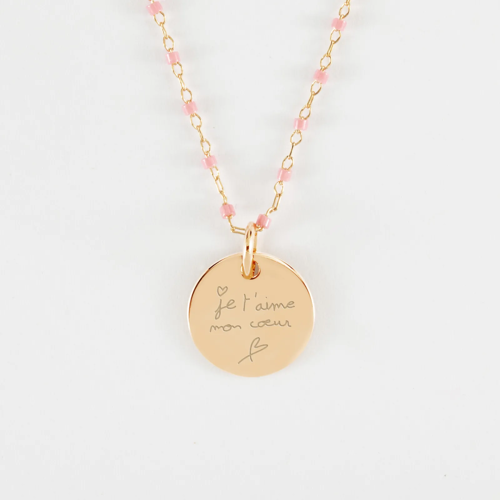 Clearance HappyBulle Collier perles Miyuki colorées personnalisé médaille gravée plaqué or coeur estampillé 15 mm - x Atelier Wagram