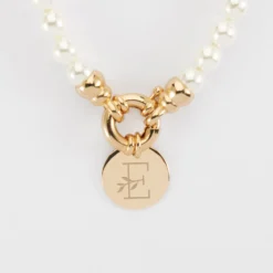 Outlet HappyBulle Collier personnalisé perles de Majorque fermoir marin médaille gravée plaqué or 15 mm