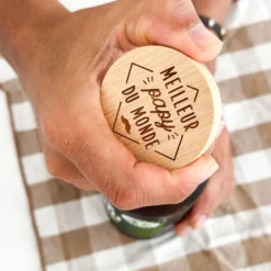 Outlet HappyBulle Décapsuleur magnet rond bois gravé 60x60 mm - édition spéciale "Meilleur Papy du monde"