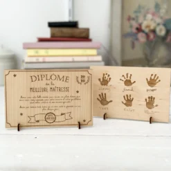Best HappyBulle Diplôme de la meilleure maîtresse personnalisé bois gravé 15x10 cm avec support Femme