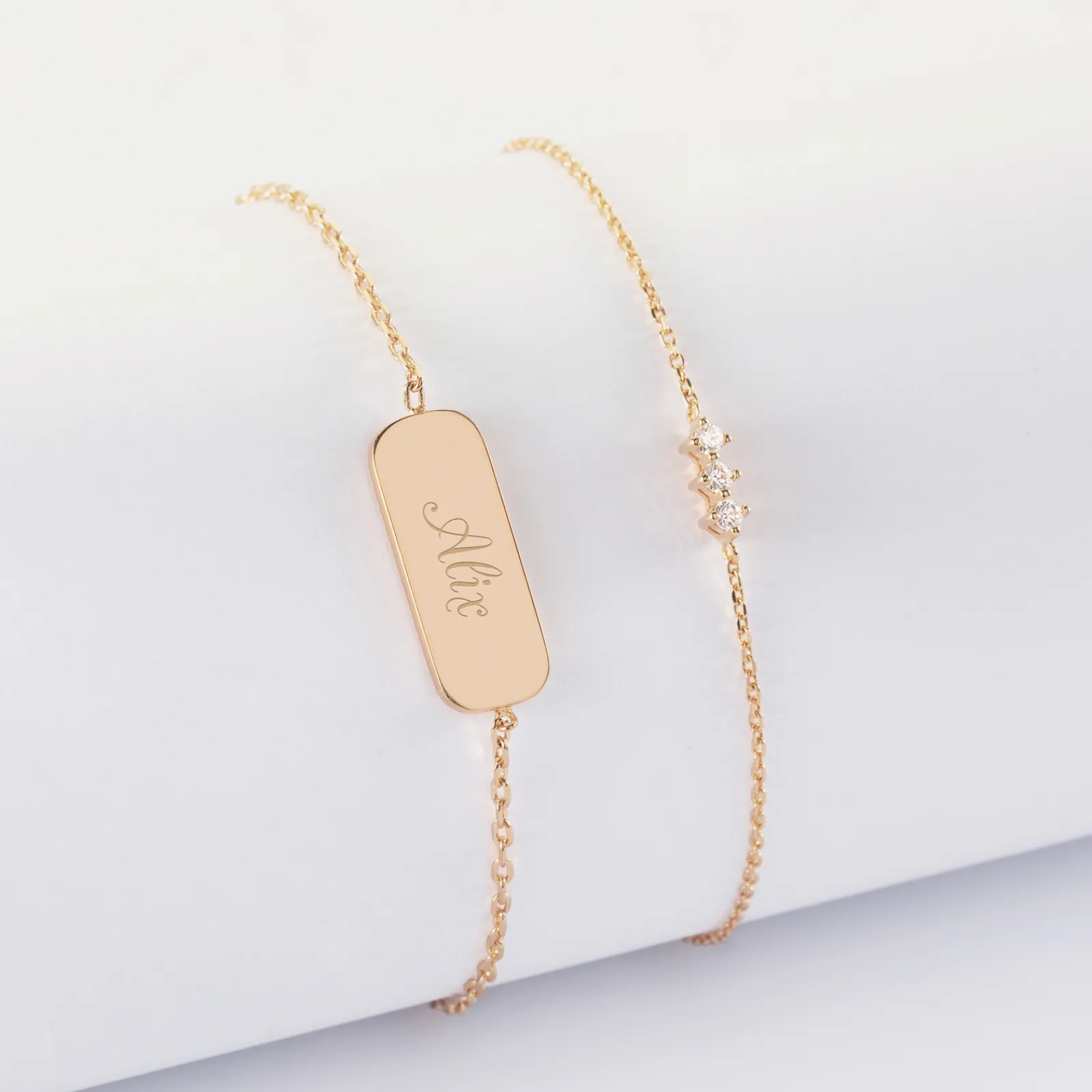 Outlet HappyBulle Duo bracelets personnalisés chaine trio scintillant et médaille gravée plaqué or plaque 20x8 mm Plaqué or 18k