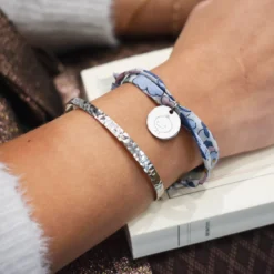 Clearance HappyBulle Duo bracelets personnalisés Jonc plat martelé et Liberty 3 tours médaille gravée argent 15 mm Argent rhodié 925