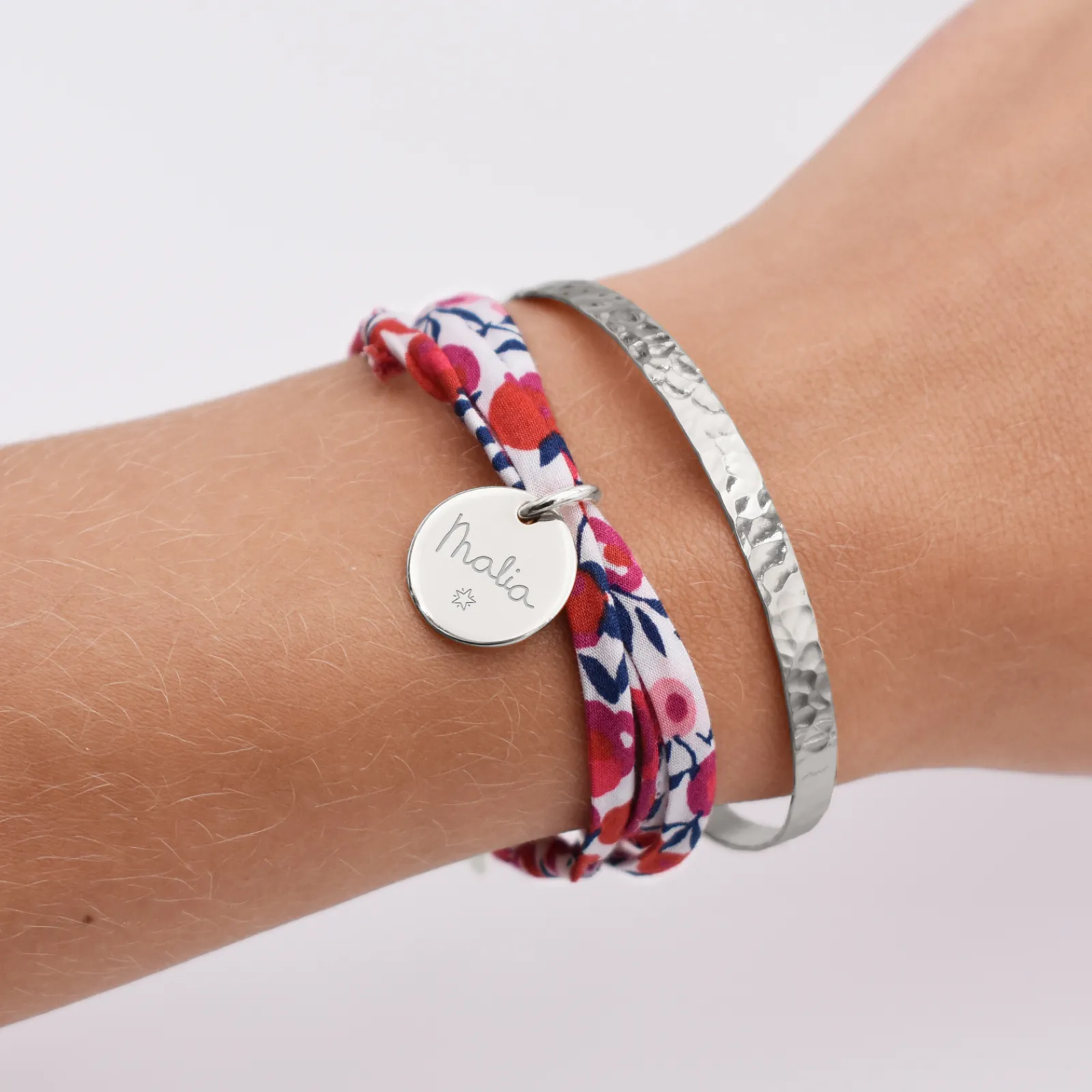 Clearance HappyBulle Duo bracelets personnalisés Jonc plat martelé et Liberty 3 tours médaille gravée argent 15 mm Argent rhodié 925