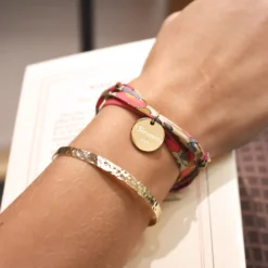 Sale HappyBulle Duo bracelets personnalisés Jonc plat martelé et Liberty 3 tours médaille gravée plaqué or 15 mm Plaqué or 18k