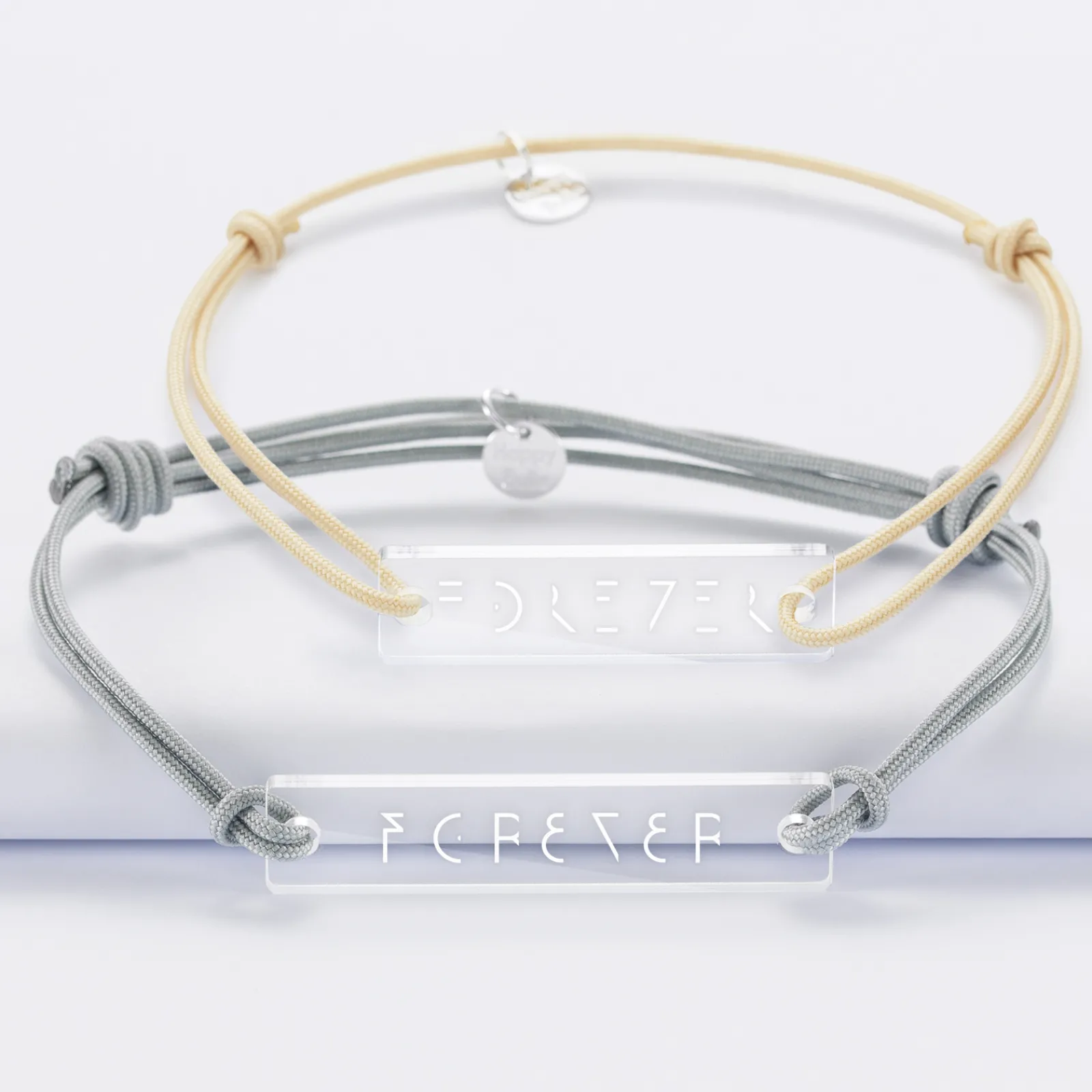 HappyBulle Duo de bracelets inséparables médailles gravées acrylique - Edition spéciale "Forever"