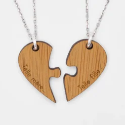 New HappyBulle Duo de pendentifs personnalisés médailles gravées bois prénoms "coeur inséparable"