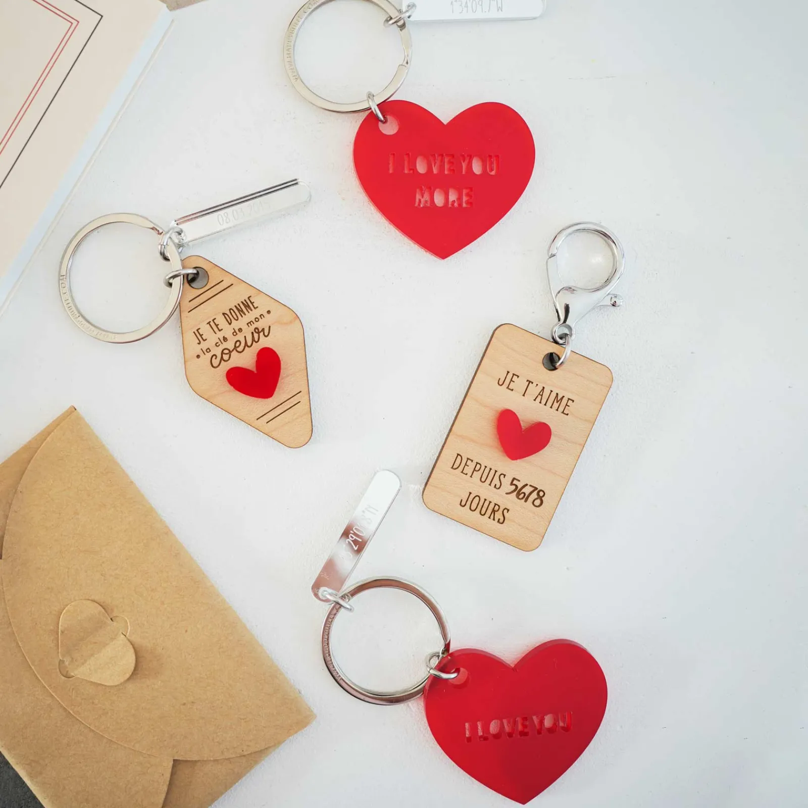 Online HappyBulle Duo de porte-clés personnalisés médailles coeur acrylique rouge et breloques miroir gravées 40x8 mm