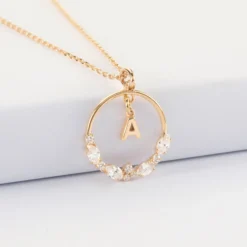 Best HappyBulle Pendentif cercle scintillant blanc personnalisé médaille plaqué or lettre initiale 5 mm Plaqué or 18k