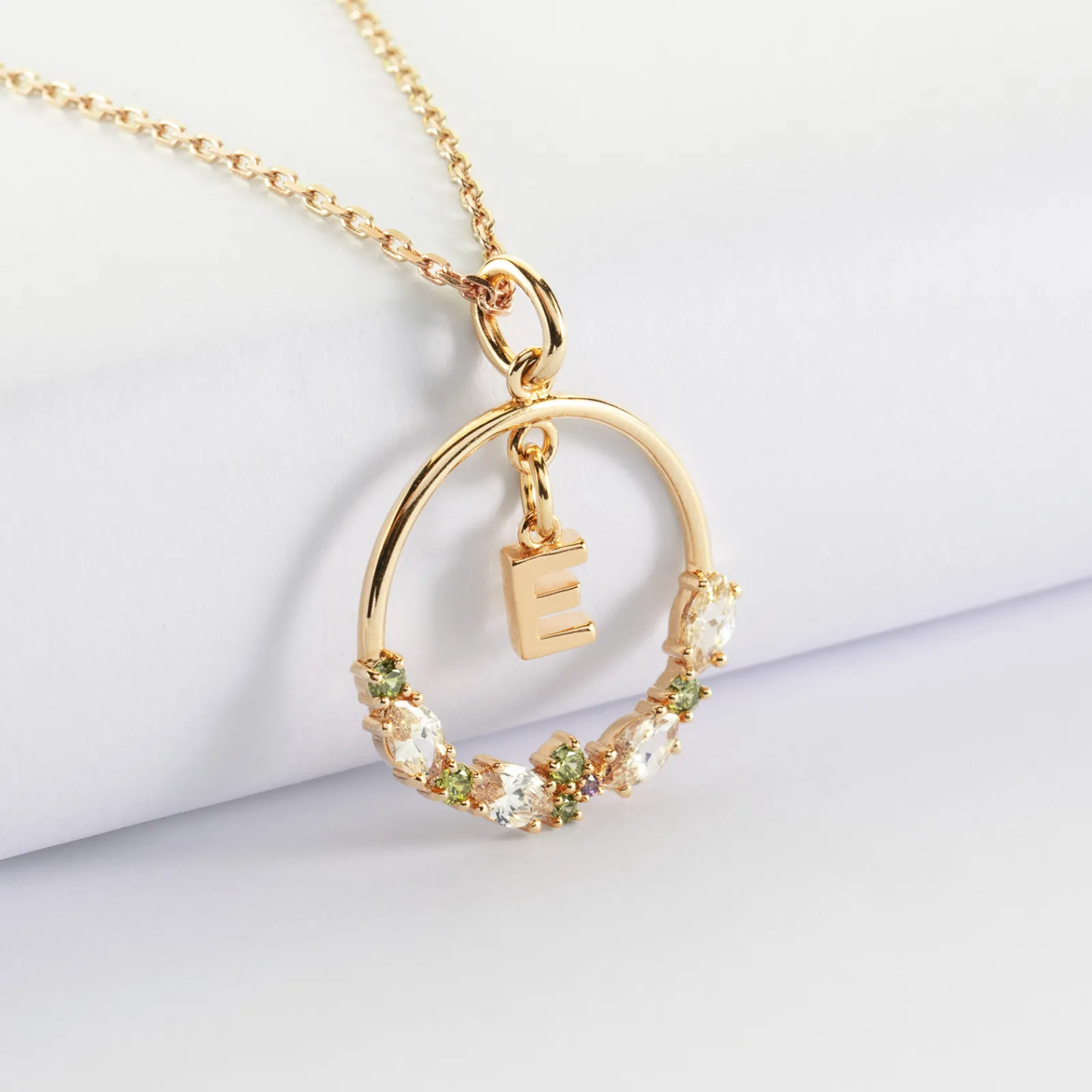 Online HappyBulle Pendentif cercle scintillant coloré personnalisé médaille plaqué or lettre initiale 5 mm