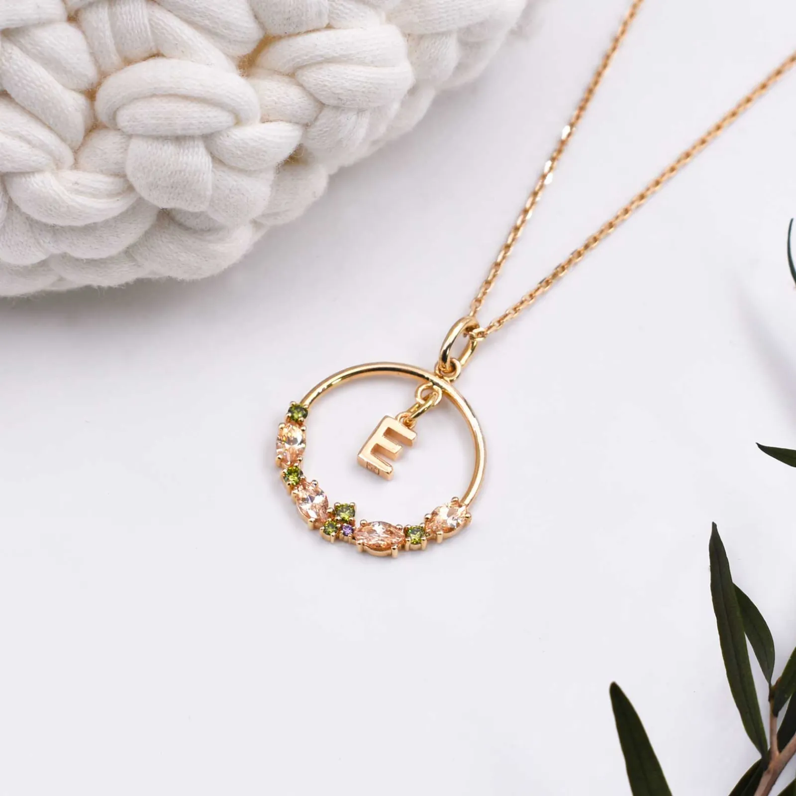 Online HappyBulle Pendentif cercle scintillant coloré personnalisé médaille plaqué or lettre initiale 5 mm