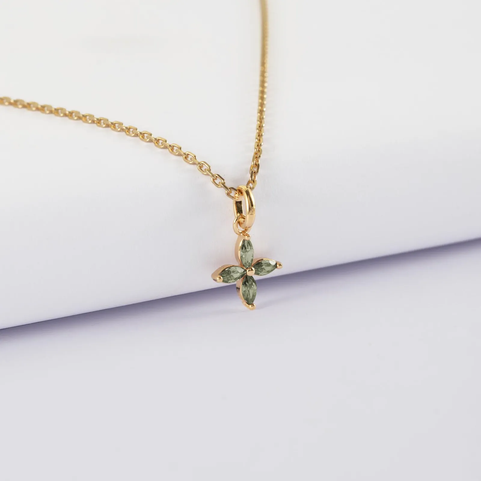 Best HappyBulle Pendentif enfant fleur pétales zircons plaqué or 10 mm