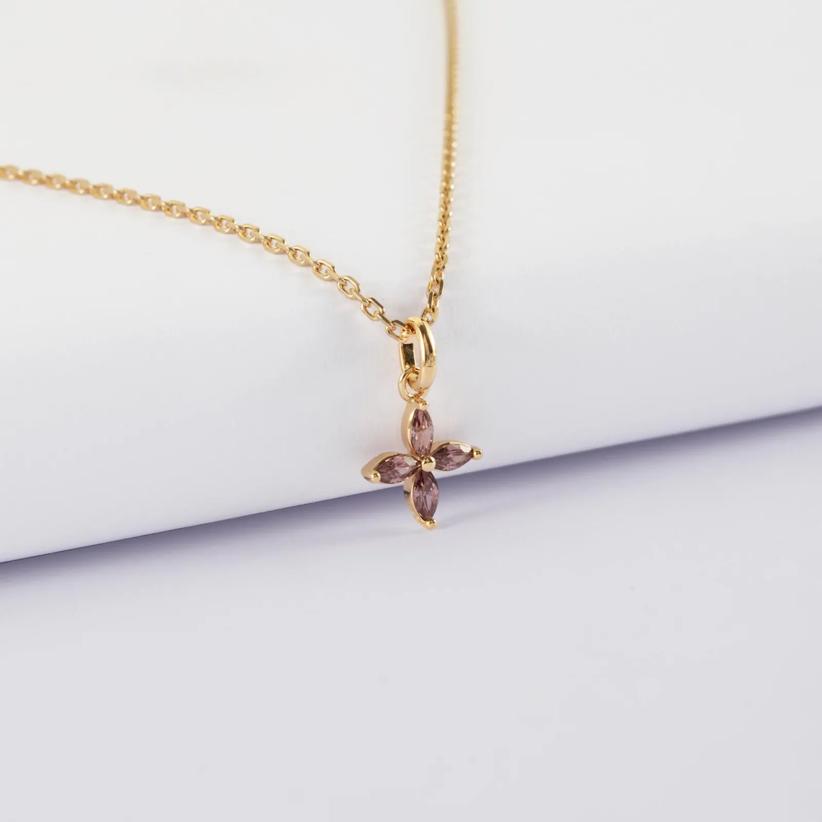 Best HappyBulle Pendentif enfant fleur pétales zircons plaqué or 10 mm