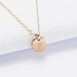 New HappyBulle Pendentif enfant initiale personnalisé médaille gravée plaqué or 10 mm Plaqué or 18k