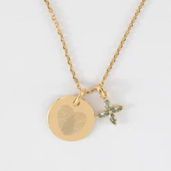 Hot HappyBulle Pendentif enfant personnalisé médaille gravée plaqué or 15 mm et breloque fleur pétales zircons 10 mm