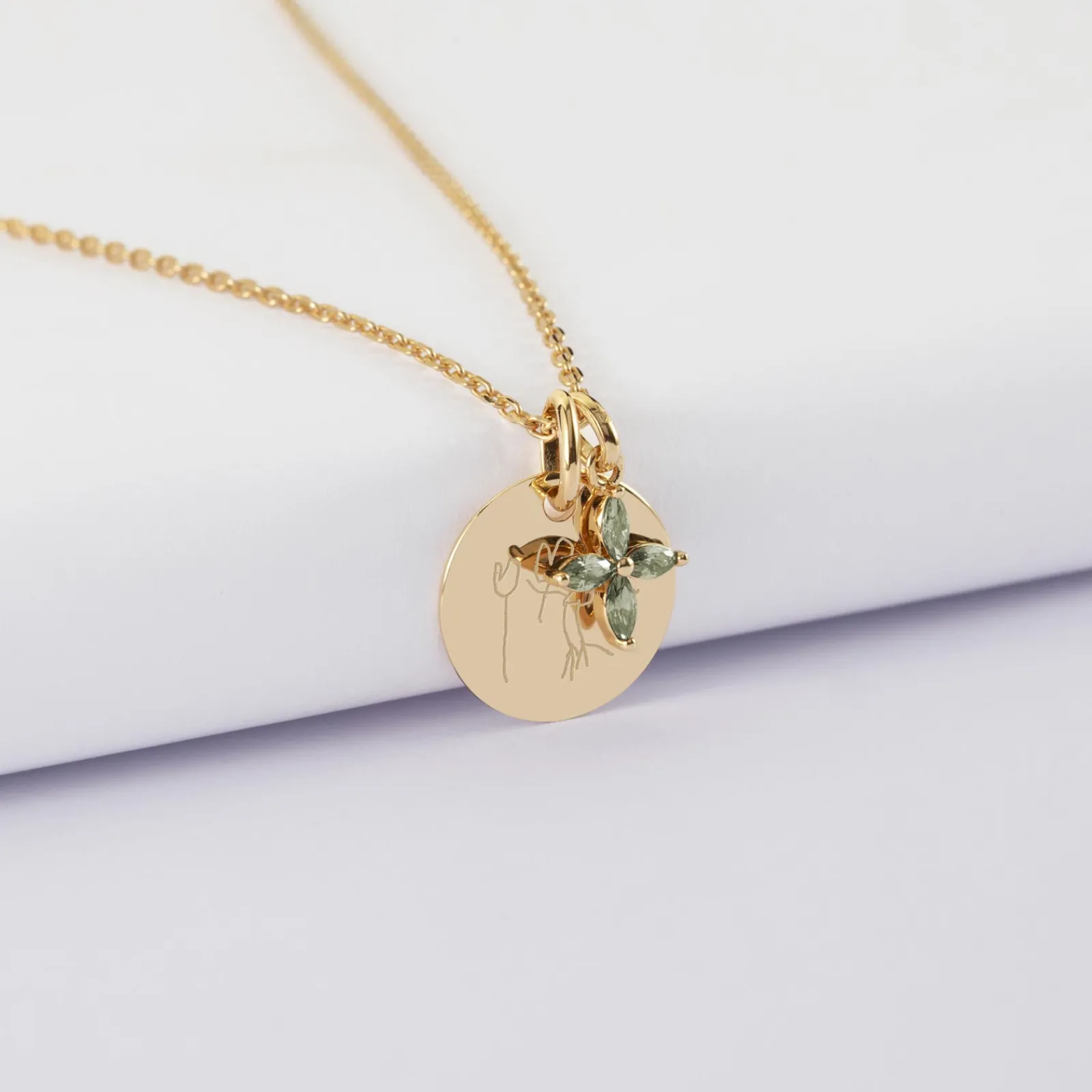 Hot HappyBulle Pendentif enfant personnalisé médaille gravée plaqué or 15 mm et breloque fleur pétales zircons 10 mm