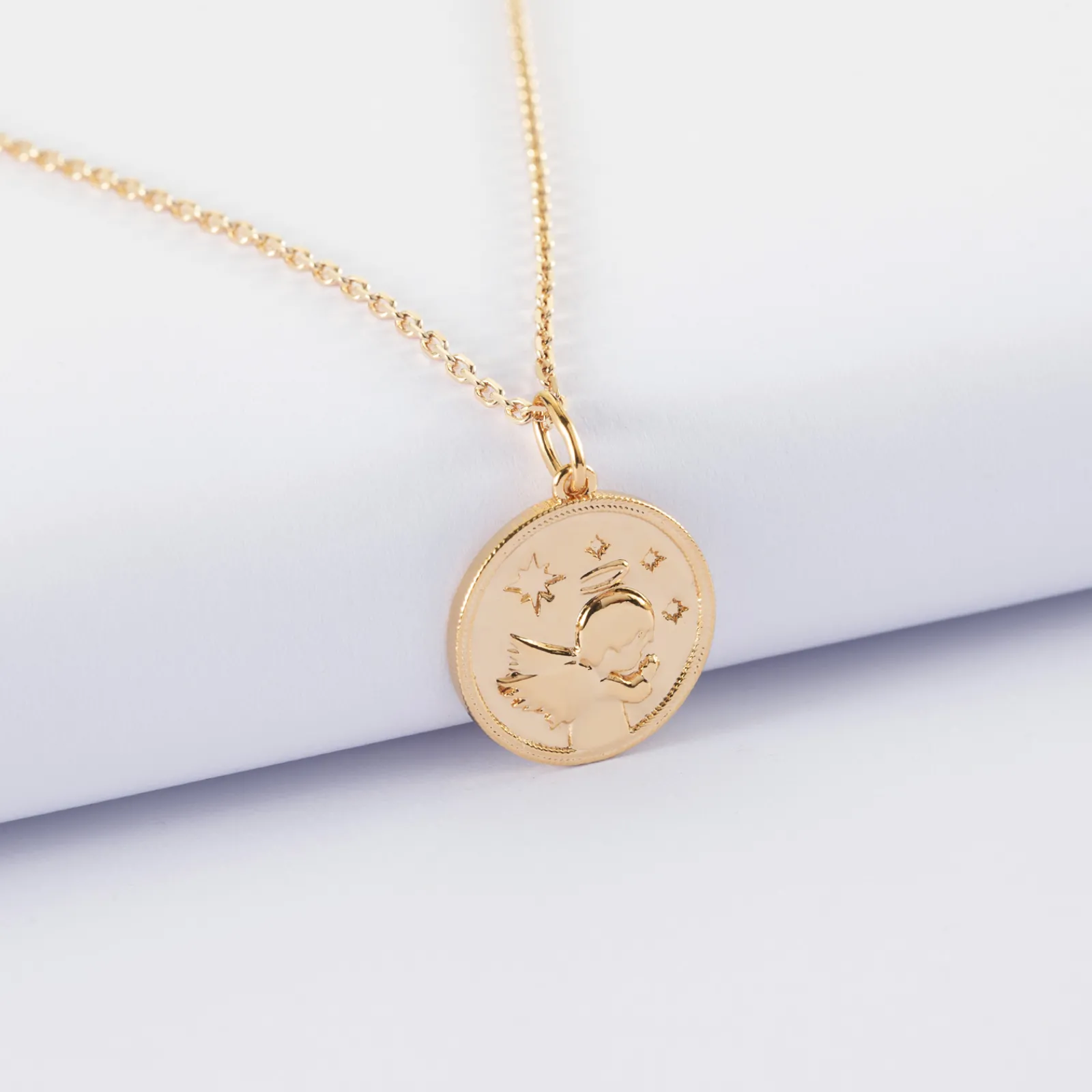 Sale HappyBulle Pendentif enfant personnalisé médaille gravée plaqué or ange texturée 14 mm Plaqué or 18k