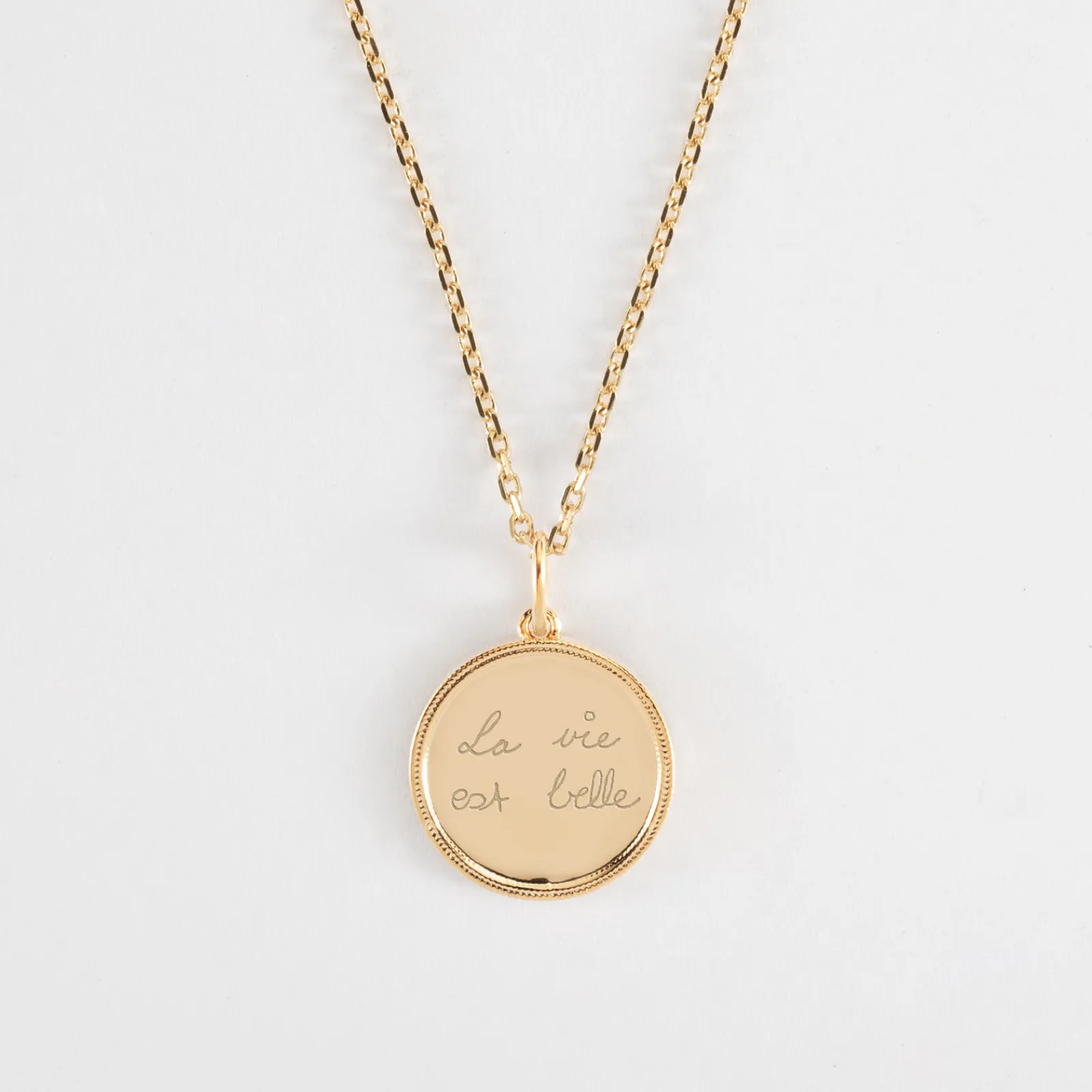 Sale HappyBulle Pendentif enfant personnalisé médaille gravée plaqué or ange texturée 14 mm Plaqué or 18k