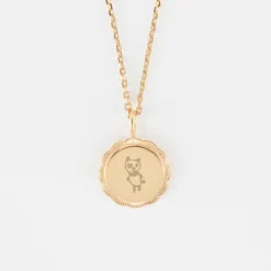 HappyBulle Pendentif enfant personnalisé médaille contour fleur gravée plaqué or 15 mm