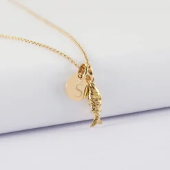Clearance HappyBulle Pendentif enfant personnalisé médaille gravée plaqué or 10 mm et breloque poisson articulé 15 mm
