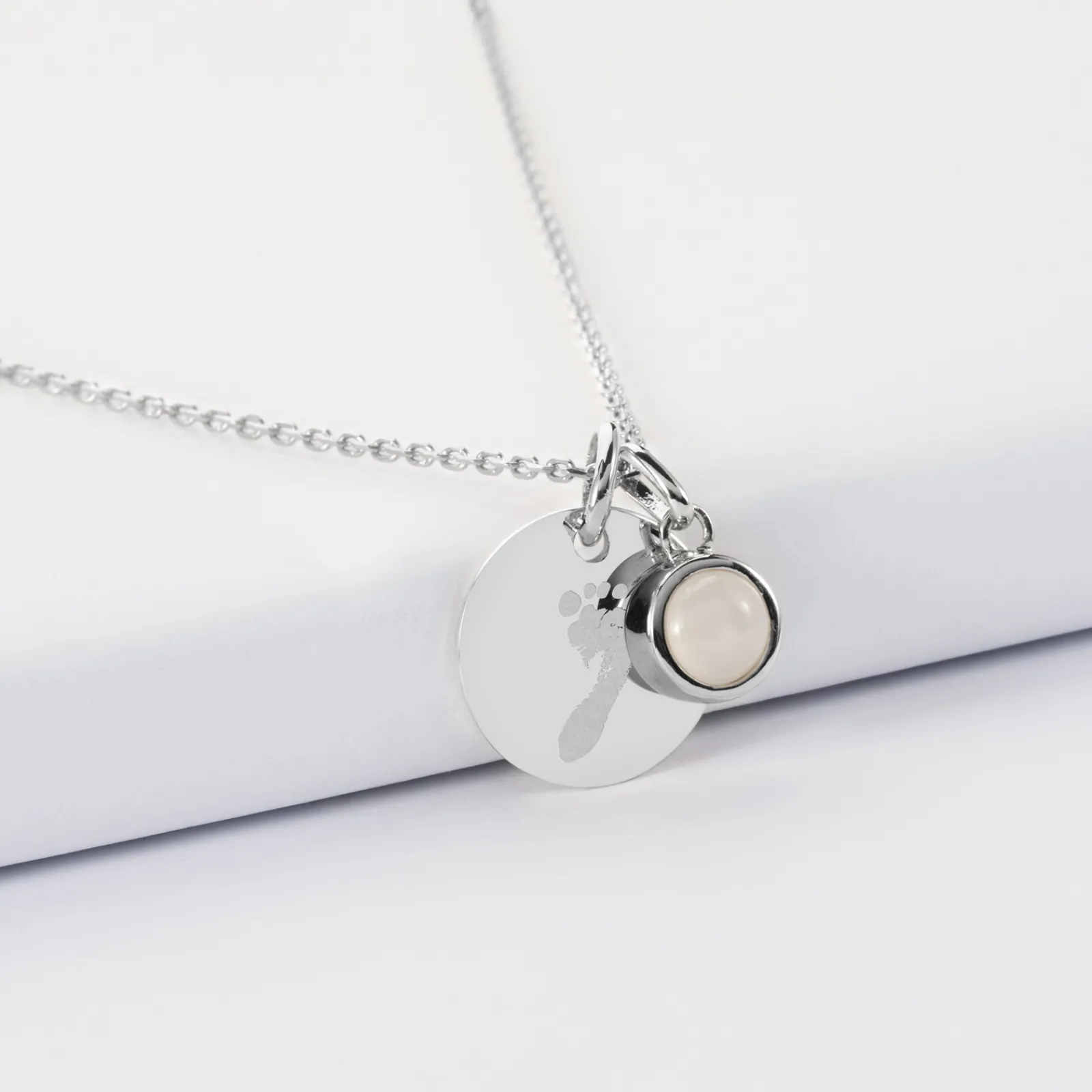 Outlet HappyBulle Pendentif enfant personnalisé médaille gravée argent 15 mm et breloque pierre naturelle 8 mm Argent rhodié 925