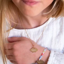 Clearance HappyBulle Pendentif enfant personnalisé prénom médaille gravée plaqué or nuage 20x14 mm Plaqué or 18k
