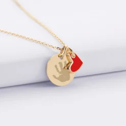 Sale HappyBulle Pendentif enfant personnalisé médaille gravée plaqué or 15 mm et breloque coeur email 10 mm Plaqué or 18k