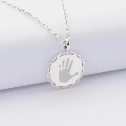 New HappyBulle Pendentif enfant personnalisé médaille vintage dentelée gravée argent 17 mm Argent rhodié 925