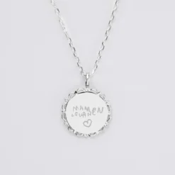 New HappyBulle Pendentif enfant personnalisé médaille vintage dentelée gravée argent 17 mm Argent rhodié 925