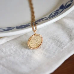Online HappyBulle Pendentif enfant personnalisé médaille réversible contour tressé Eternelle gravée plaqué or 18 mm Plaqué or 18k