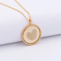 Online HappyBulle Pendentif enfant personnalisé médaille réversible contour tressé Eternelle gravée plaqué or 18 mm Plaqué or 18k