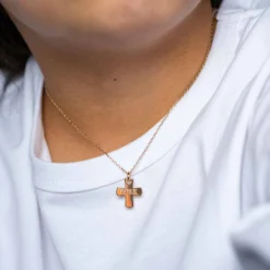Best HappyBulle Pendentif enfant personnalisé prénom médaille gravée plaqué or croix 15x13 mm Plaqué or 18k