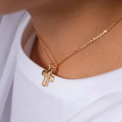 Best HappyBulle Pendentif enfant personnalisé prénom médaille gravée plaqué or croix 15x13 mm Plaqué or 18k