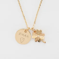 Sale HappyBulle Pendentif enfant personnalisé médaille gravée plaqué or 15 mm et breloque scintillant 15 mm Trèfle